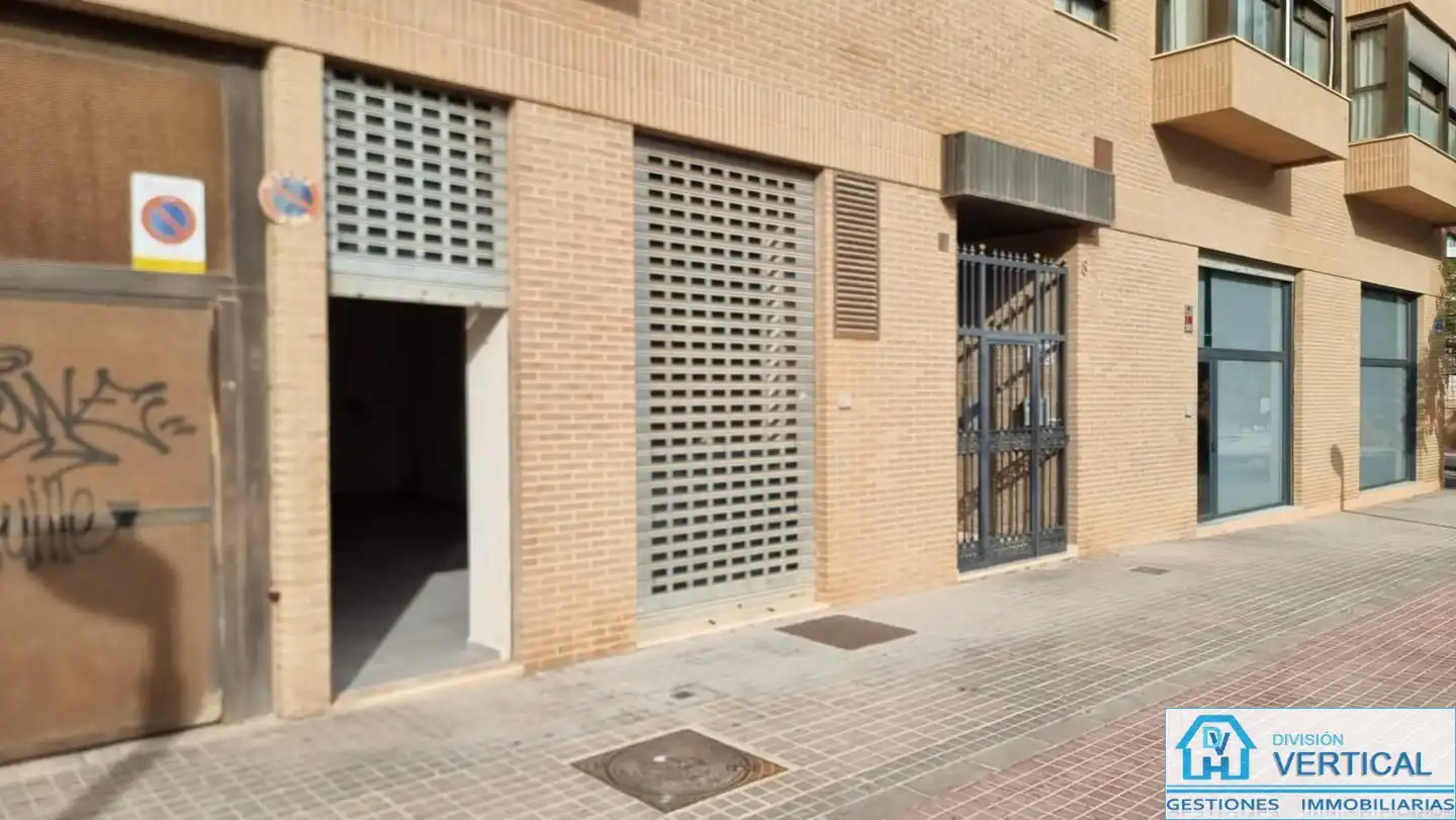 Local comercial en venda a Del Arquitecto Ribes