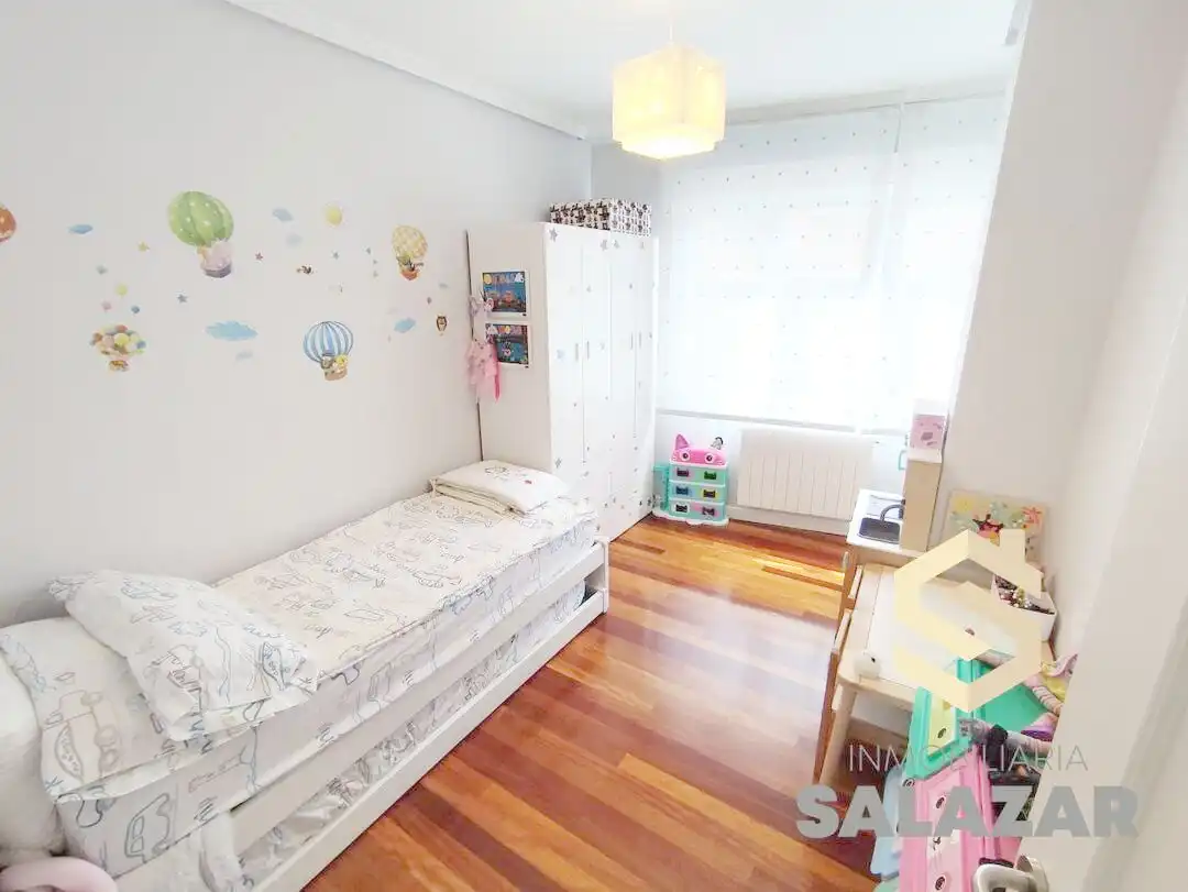 Bedroom of Flat for sale in Bilbao   with Heating, Storage room and Balcony