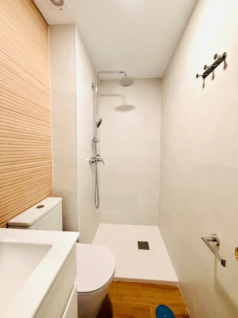 Bany de Pis en venda en Sevilla amb Aire condicionat, Parquet i Terrassa