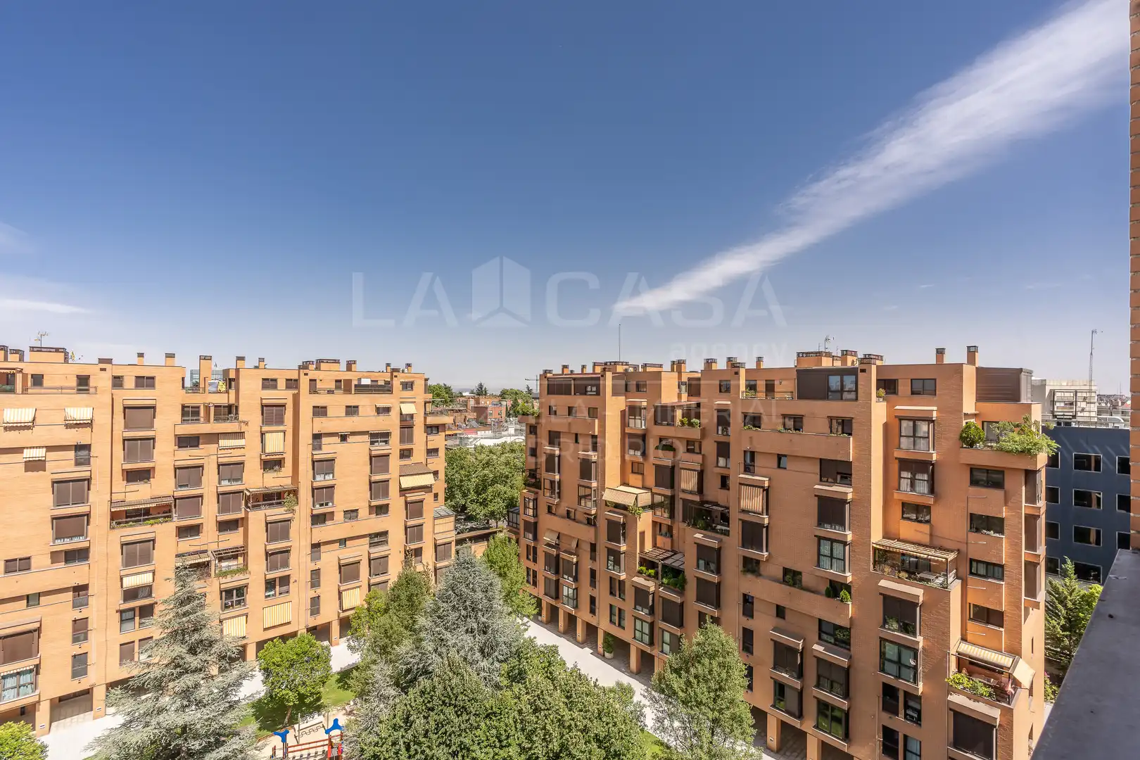 Vista exterior de Dúplex en venda en Ciudad Lineal