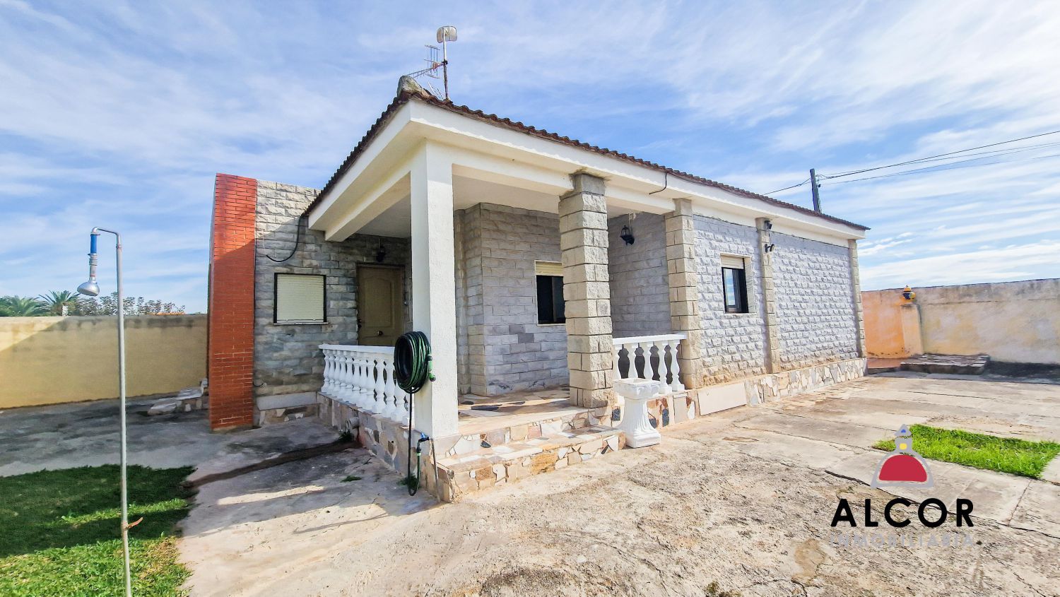 Exterior view of House or chalet for sale in Benicarló  with Private garden and Storage room