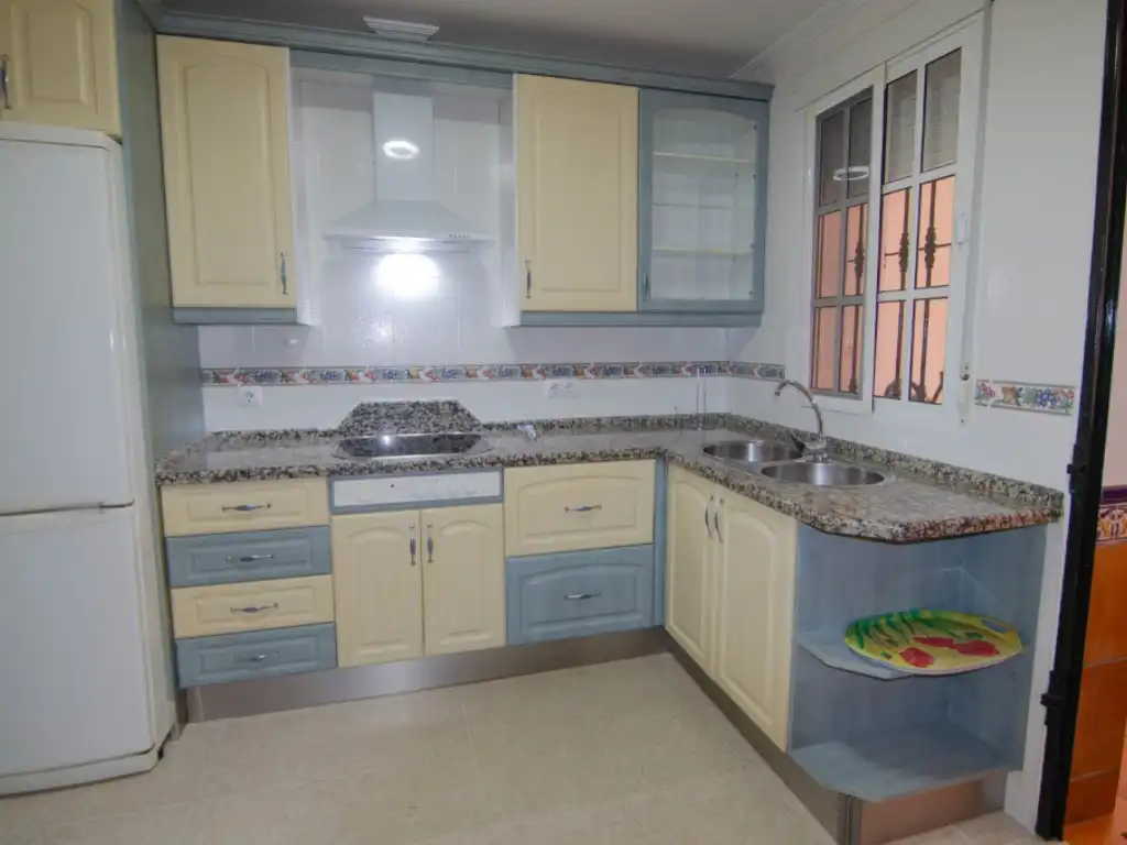 Cocina de Casa adosada de alquiler en La Rinconada