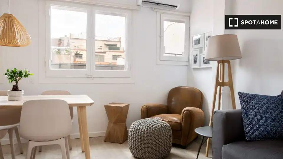 Flat for rent in Sants-Badal