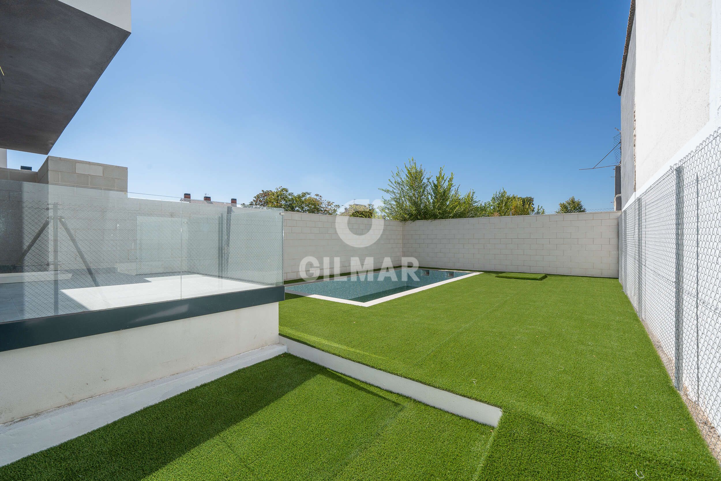 Jardín de Casa adosada en venta en  Madrid Capital con Calefacción, Jardín privado y Piscina