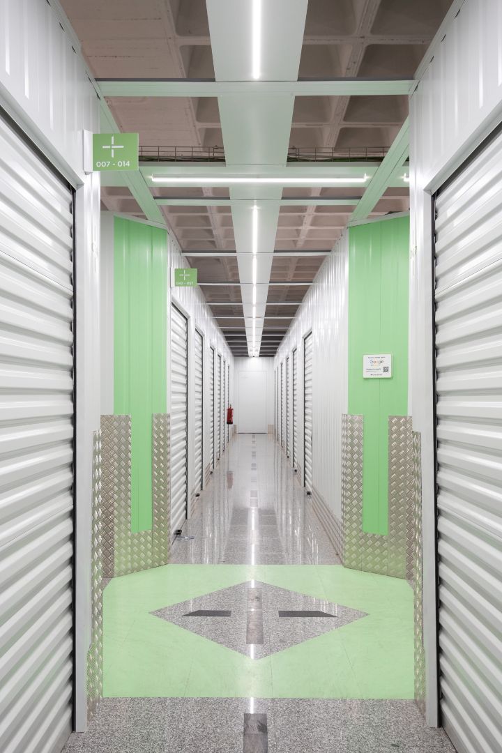 Box room to rent in  Madrid Capital  with Alarm