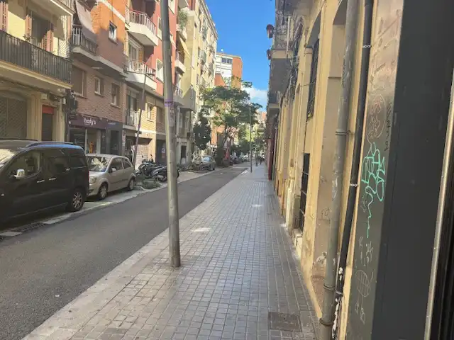 Außenansicht von Garage zum Verkauf in Barcelona mit Alarm