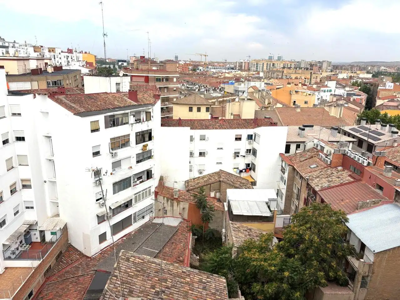 Vista exterior de Piso en venta en Zaragoza con Calefacción y Amueblado