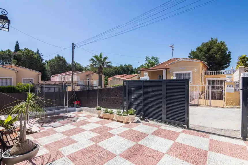 Exterior view of Houses for sale in San Fulgencio  with Air Conditioner, Private garden and Terrace