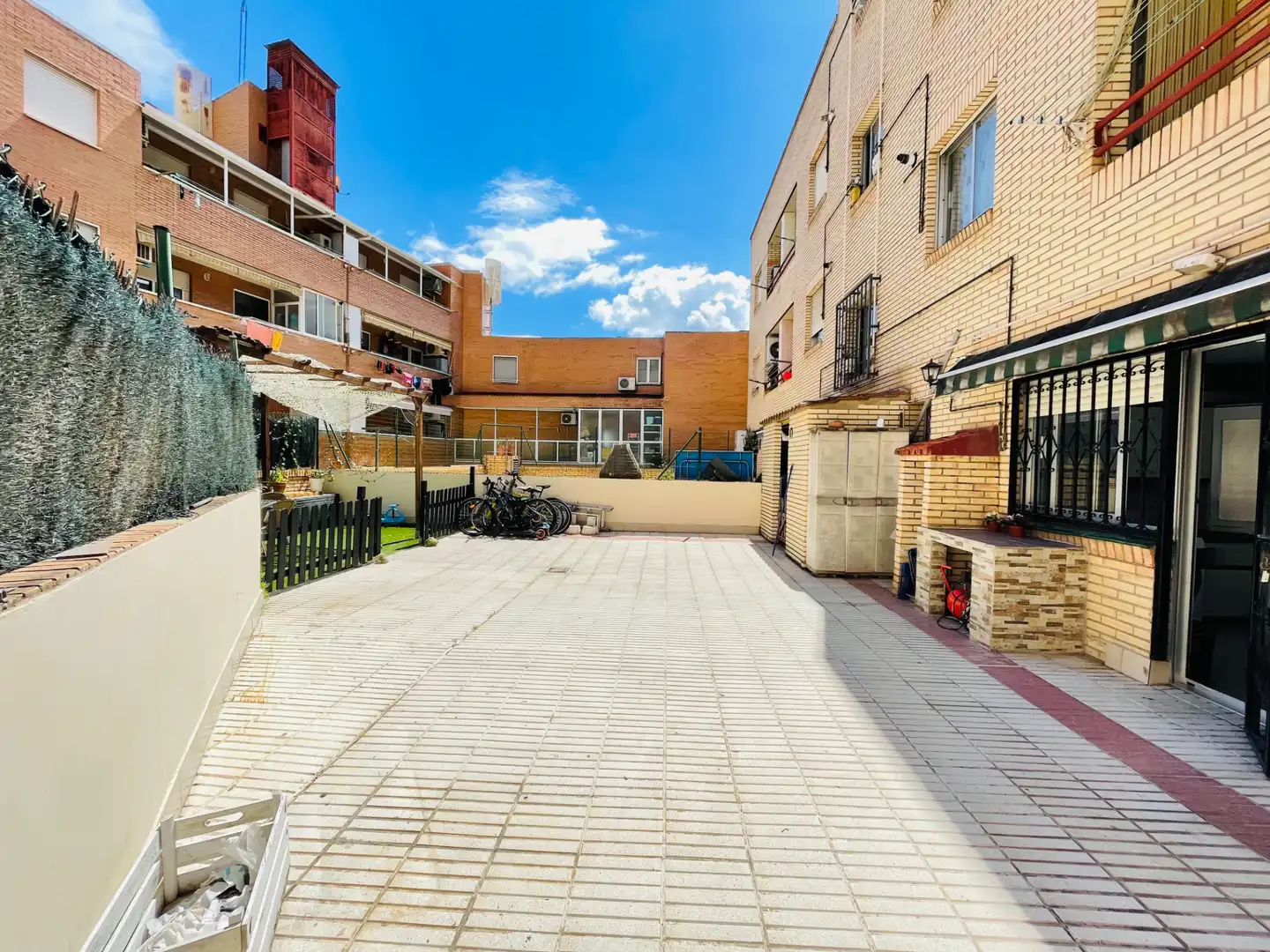 Vista exterior de Piso en venta en Zaragoza con Aire acondicionado, Calefacción y Jardín privado