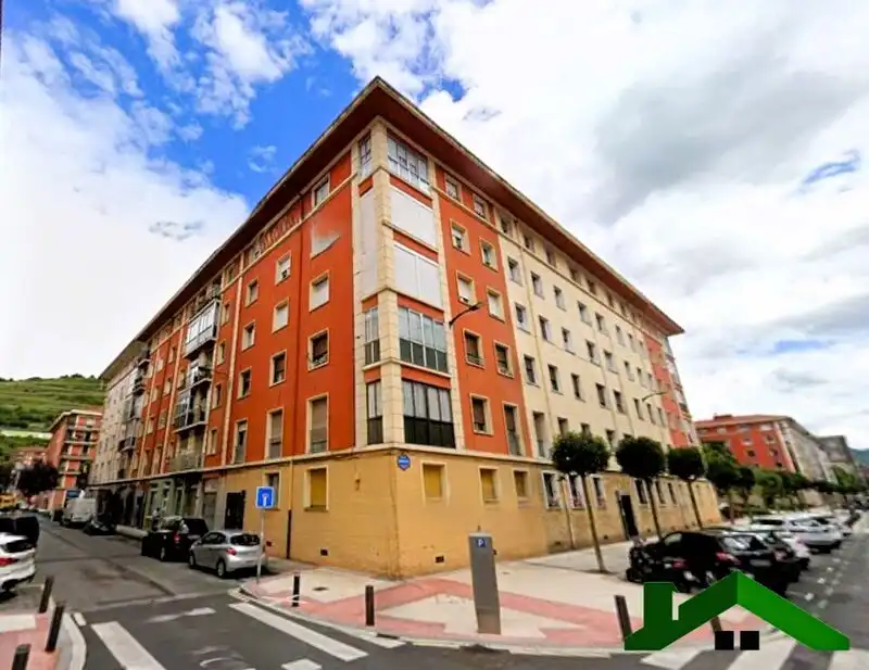 Vista exterior de Pis en venda en Bilbao  amb Calefacció i Terrassa