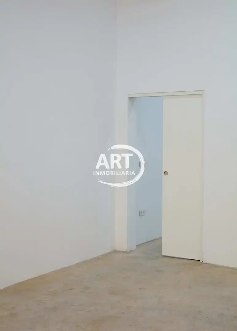 Habitación de Local en venta en Valencia