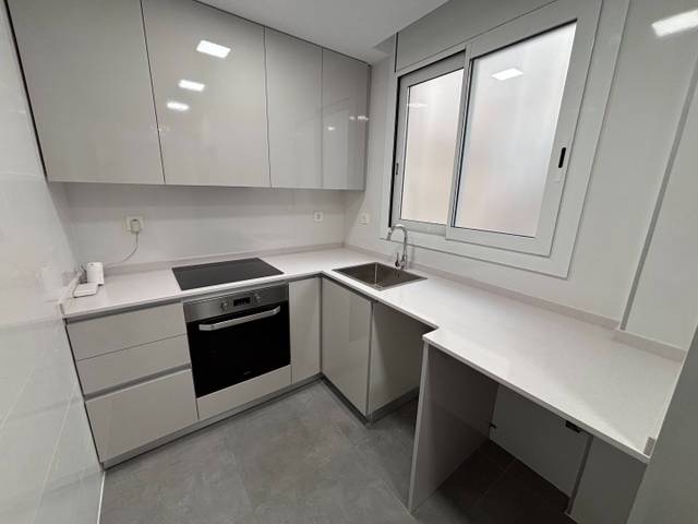 Piso en Venta en Almeda - El Corte Inglés