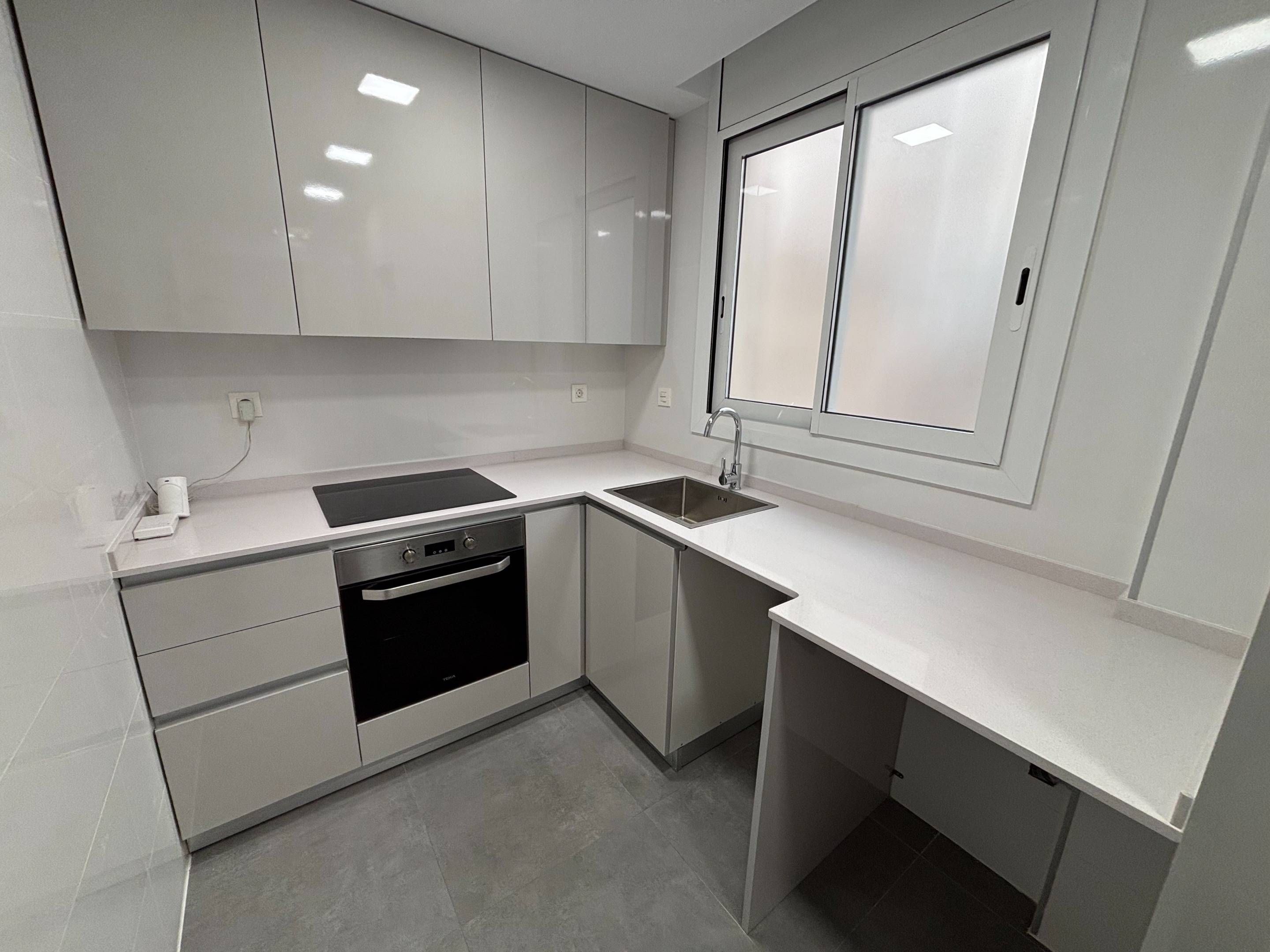 Küche von Wohnung zum Verkauf in Cornellà de Llobregat mit Parkett und Balkon