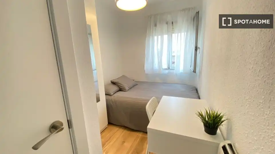 Bedroom of Flat for rent in Madrid  with Air Conditioner, Heating and Furnished