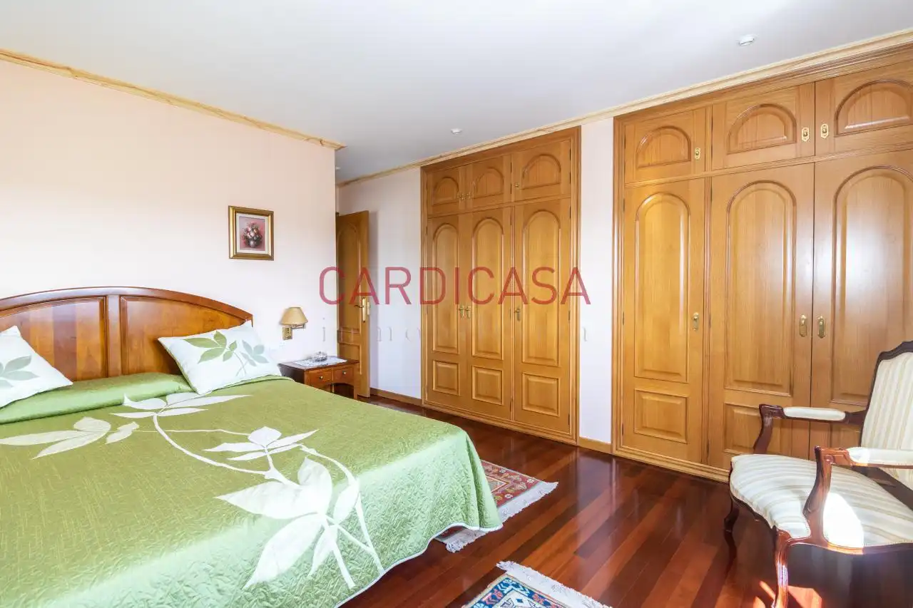 Habitación de Casa o chalet en venta en Vigo  con Calefacción, Jardín privado y Parquet