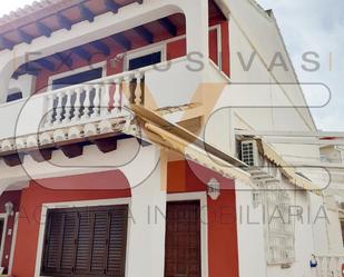 Vista exterior de Casa adosada en venda en Guardamar del Segura amb Aire condicionat, Terrassa i Balcó