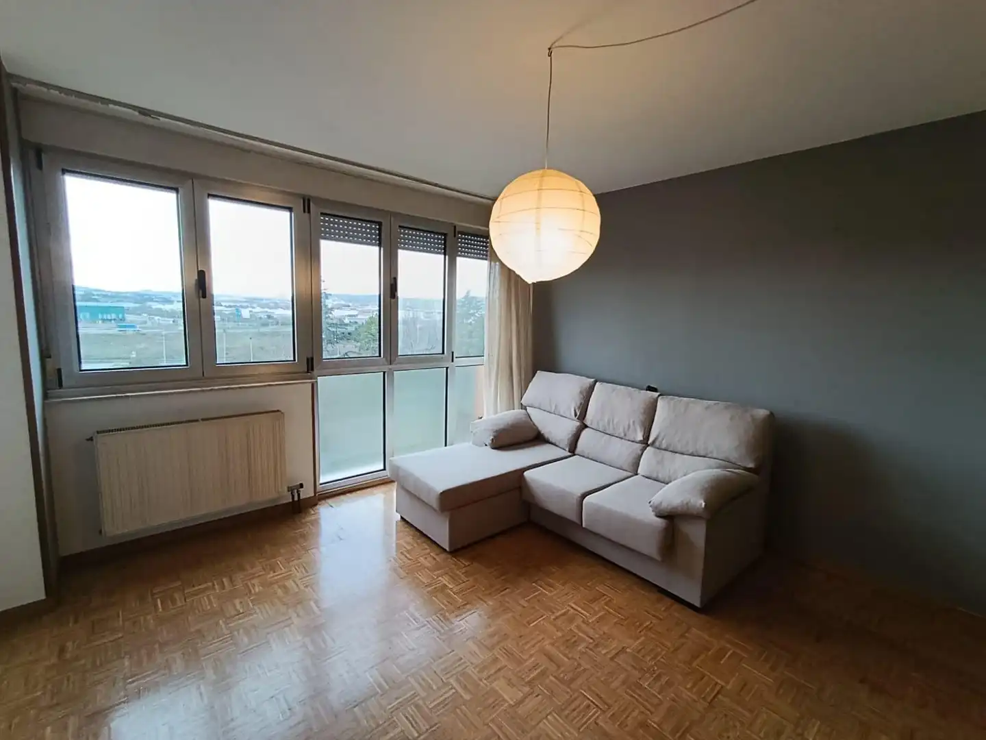 Sala d'estar de Pis en venda en Gijón  amb Calefacció, Parquet i Traster