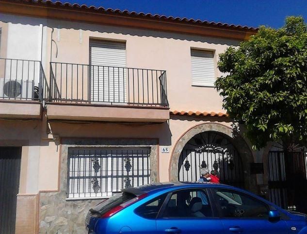 Exterior view of Single-family semi-detached for sale in La Rinconada  with Private garden