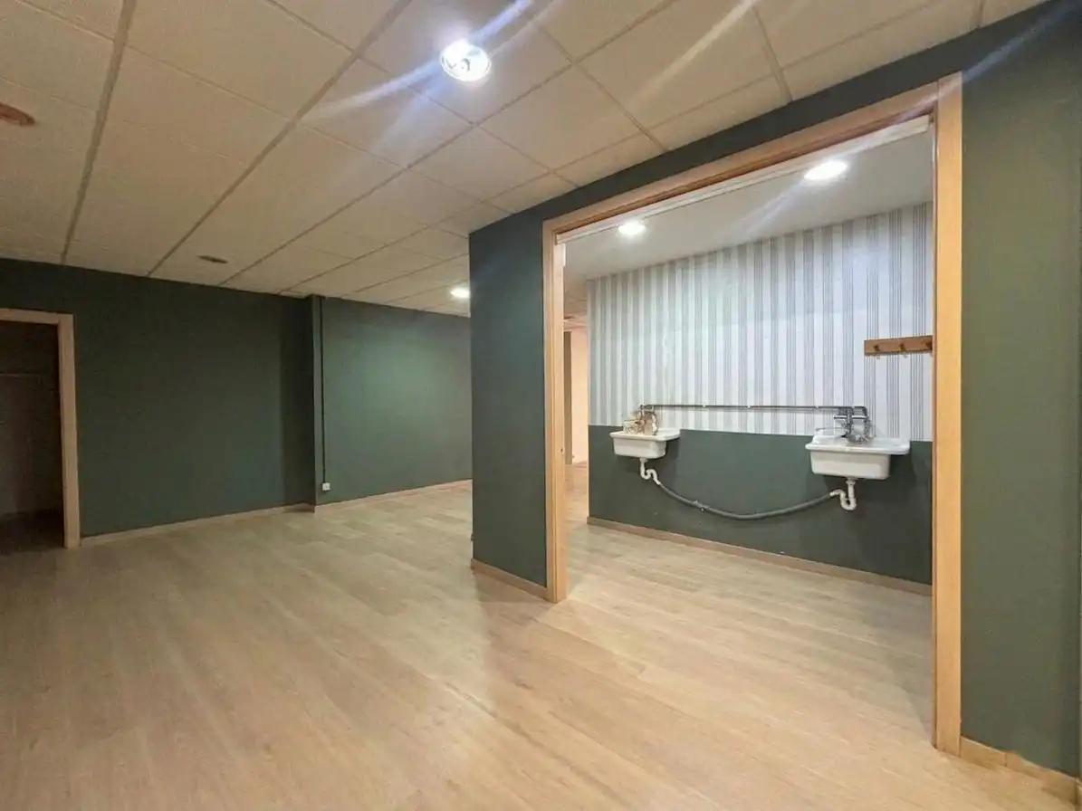 Local de alquiler en L'Hospitalet de Llobregat con Aire acondicionado