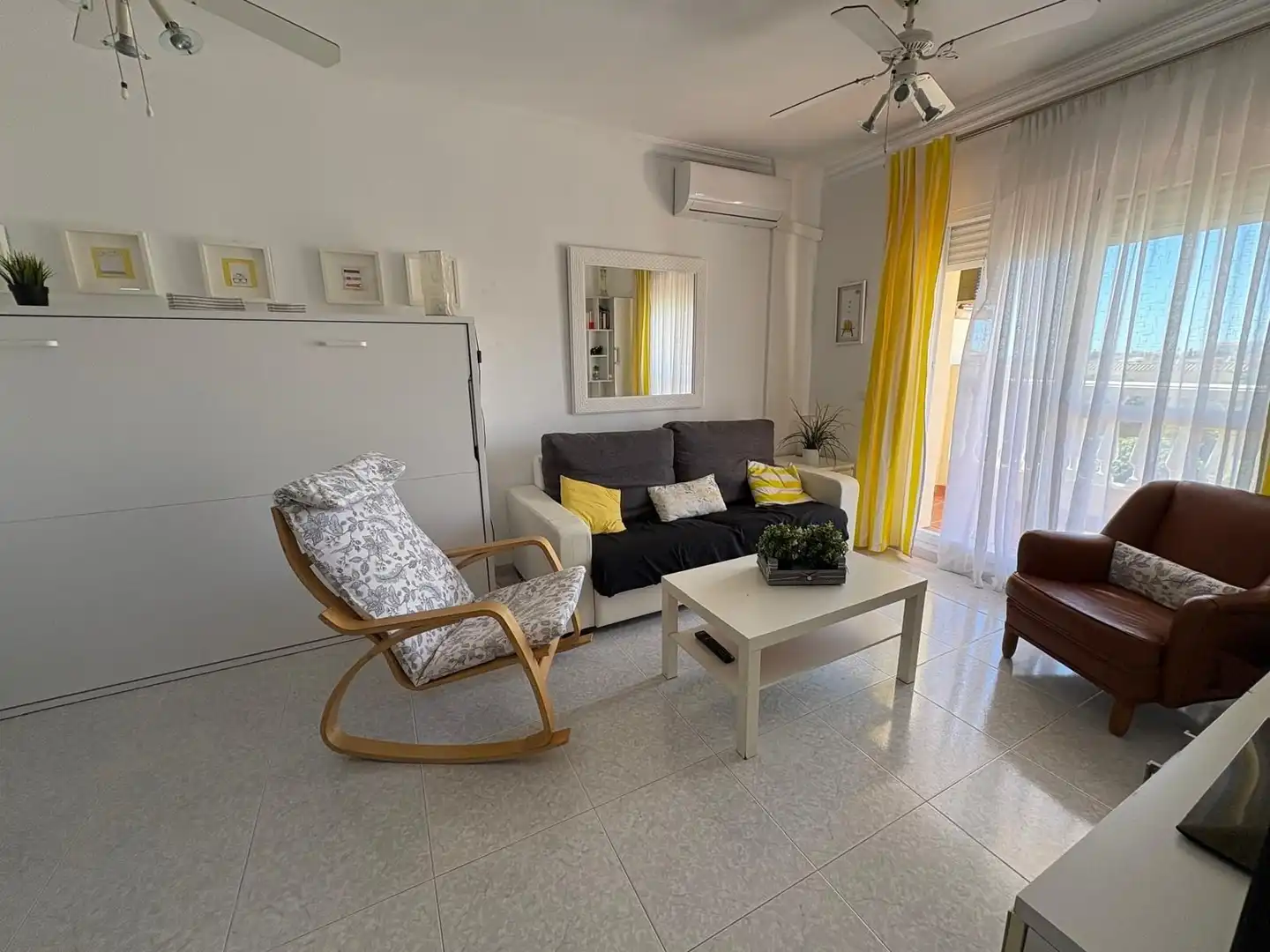 Sala d'estar de Apartament de lloguer en Torrox amb Terrassa i Piscina comunitària