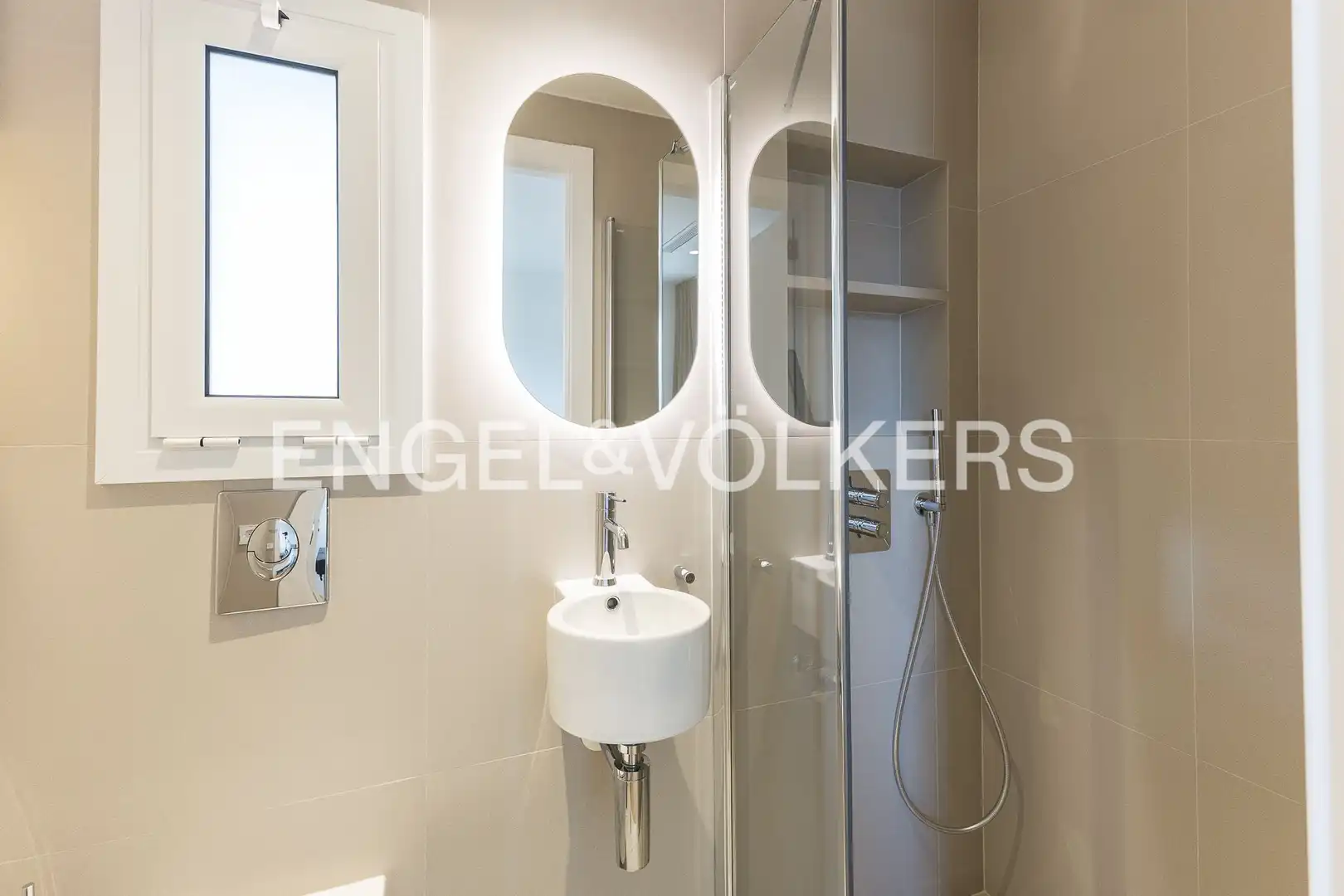 Baño de Piso en venta en Barcelona con Aire acondicionado, Calefacción y Jardín privado