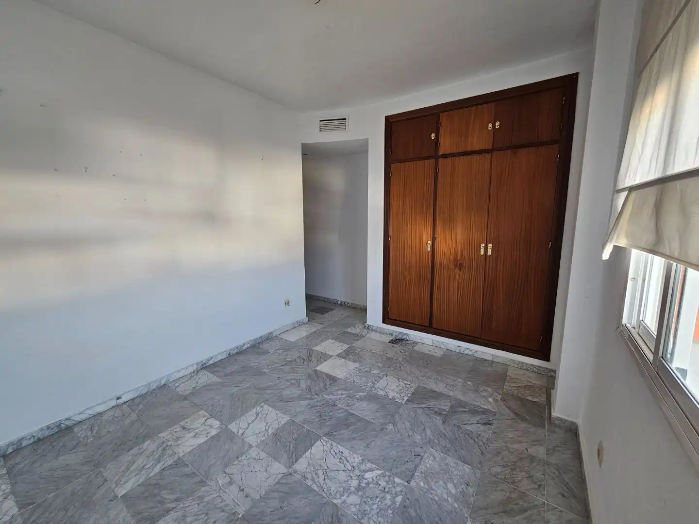Bedroom of Flat for rent in Sevilla  with Air Conditioner and Community pool