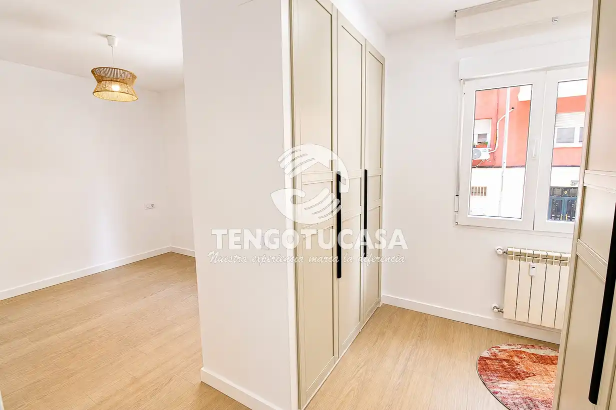 Schlafzimmer von Wohnung zum Verkauf in Madrid mit Klimaanlage, Möbliert und Ofen