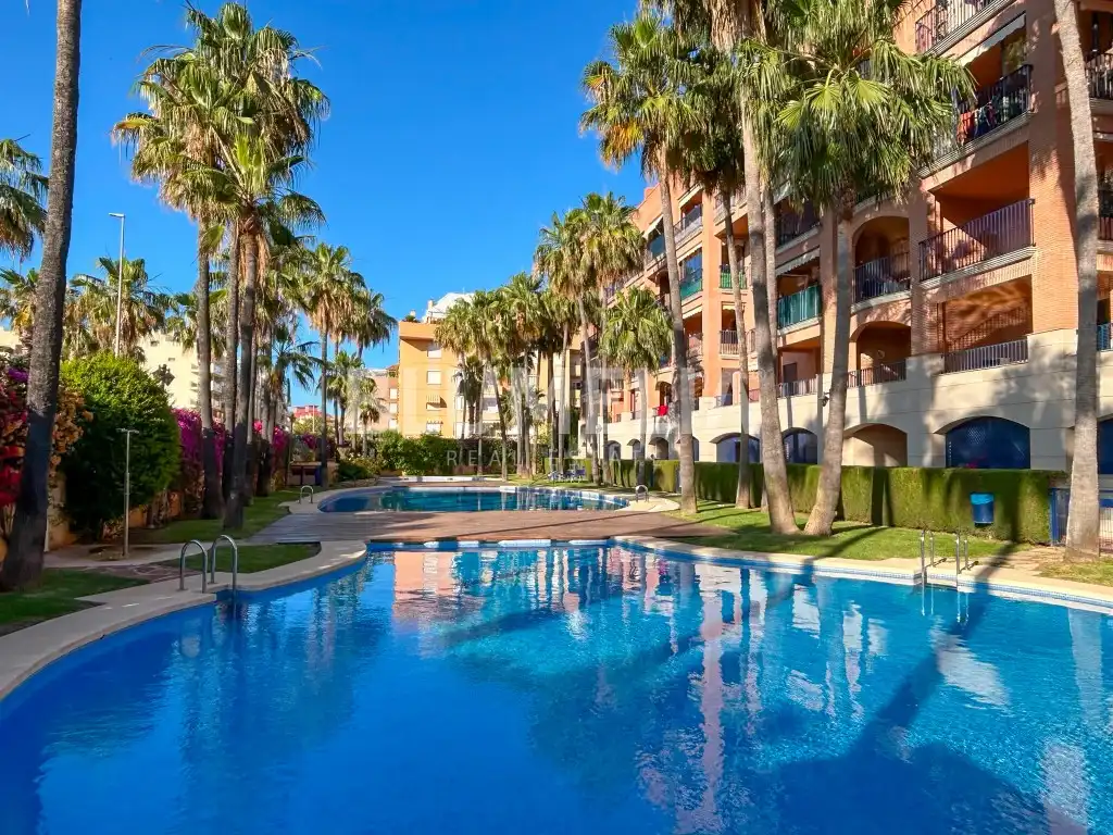 Vista exterior de Apartamento de alquiler en Dénia con Aire acondicionado, Calefacción y Jardín privado