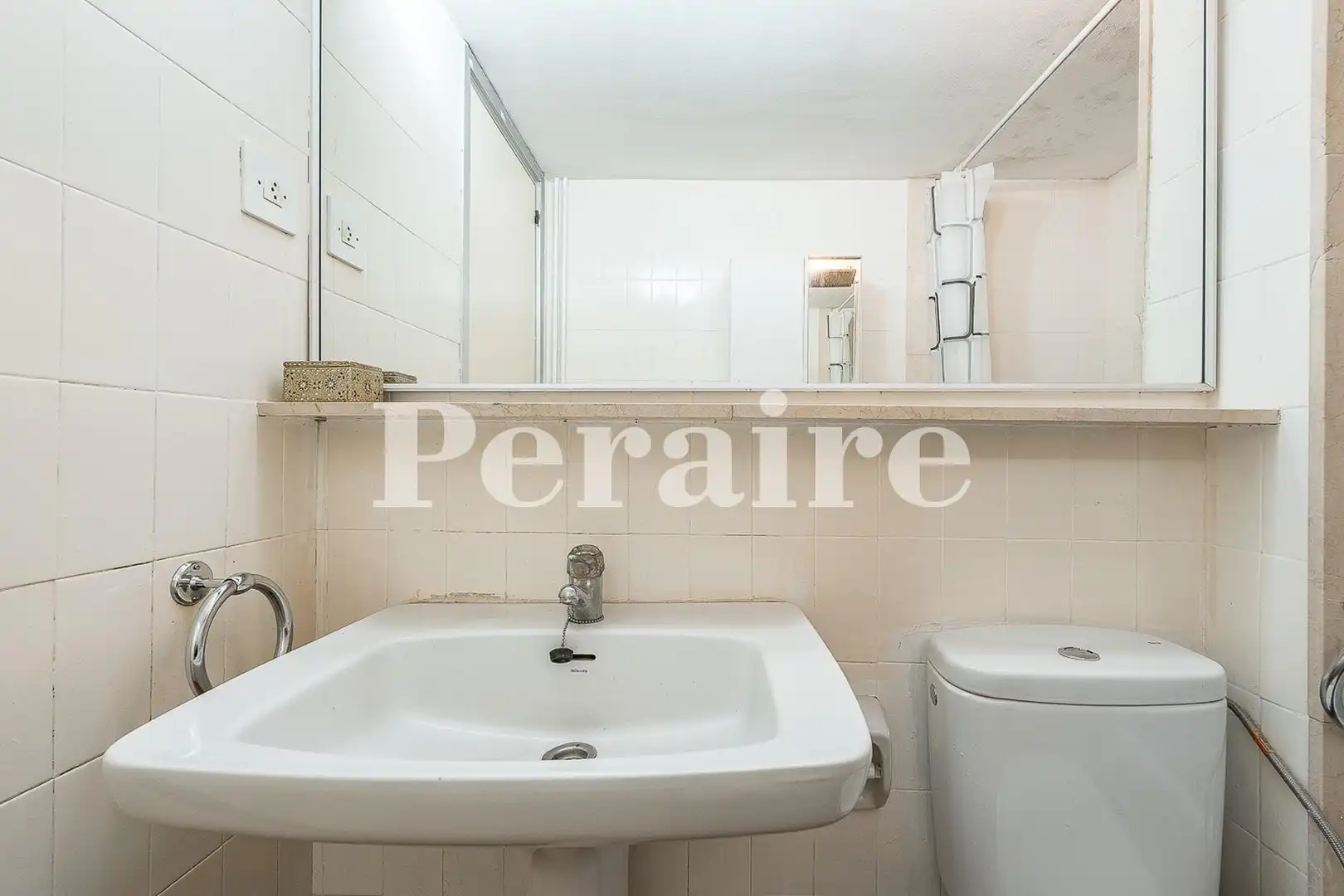 Bathroom of Flat for sale in Gràcia