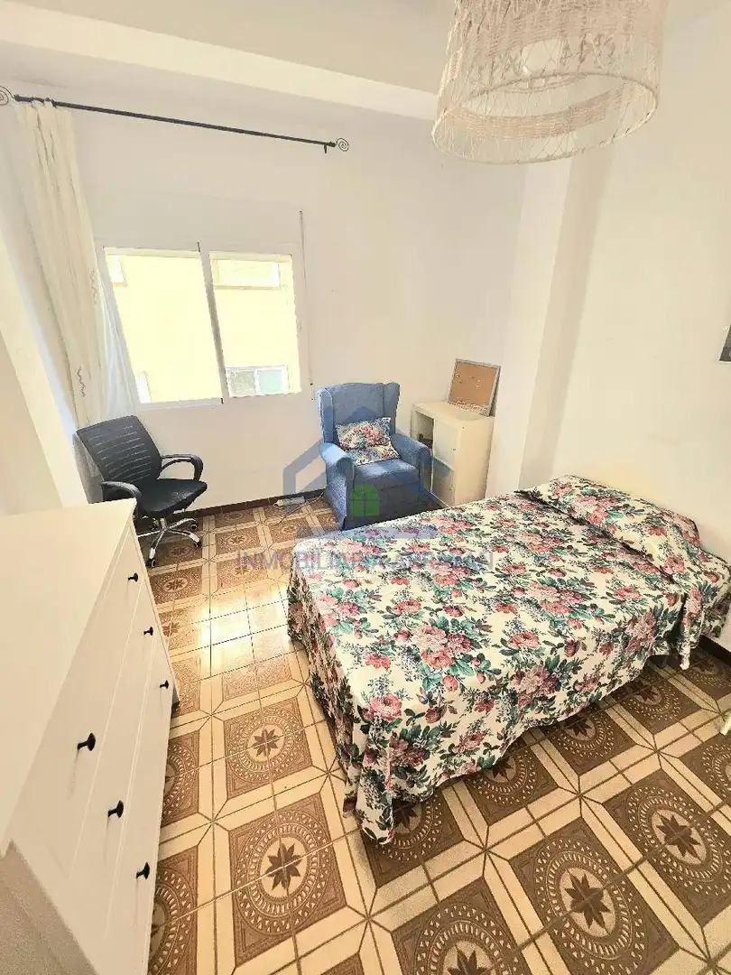 Habitación de Piso en venta en Granada con Terraza y Amueblado