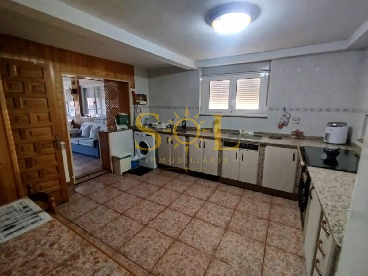 Cocina de Casa o chalet en venta en Carrocera con Calefacción, Jardín privado y Terraza