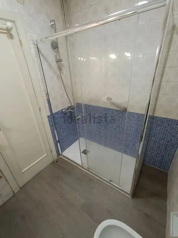 Baño de Piso en venta en Santiago de Compostela  con Calefacción, Terraza y Amueblado