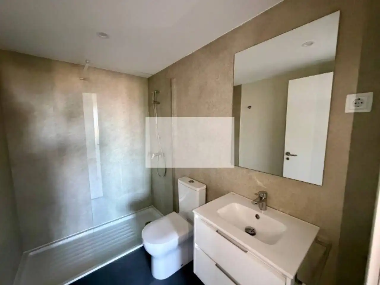 Bathroom of Flat for rent in Terrassa  with Air Conditioner, Heating and Parquet flooring