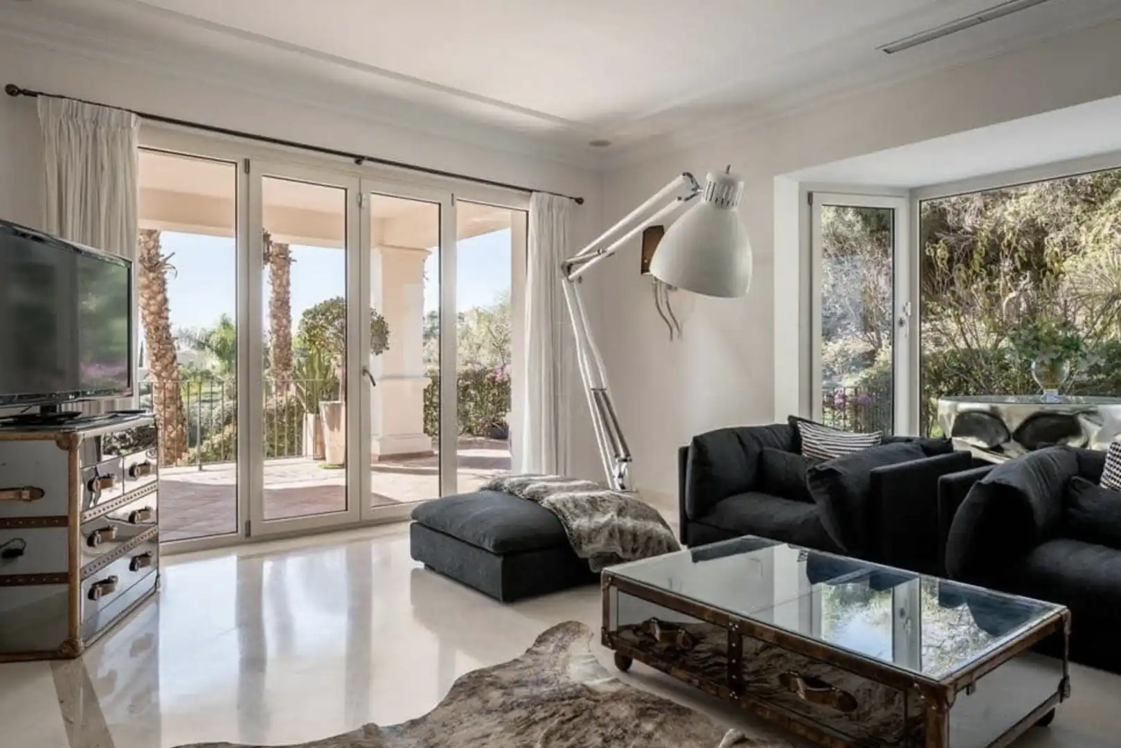 Sala de estar de Casa o chalet de alquiler en Marbella con Aire acondicionado, Jardín privado y Piscina