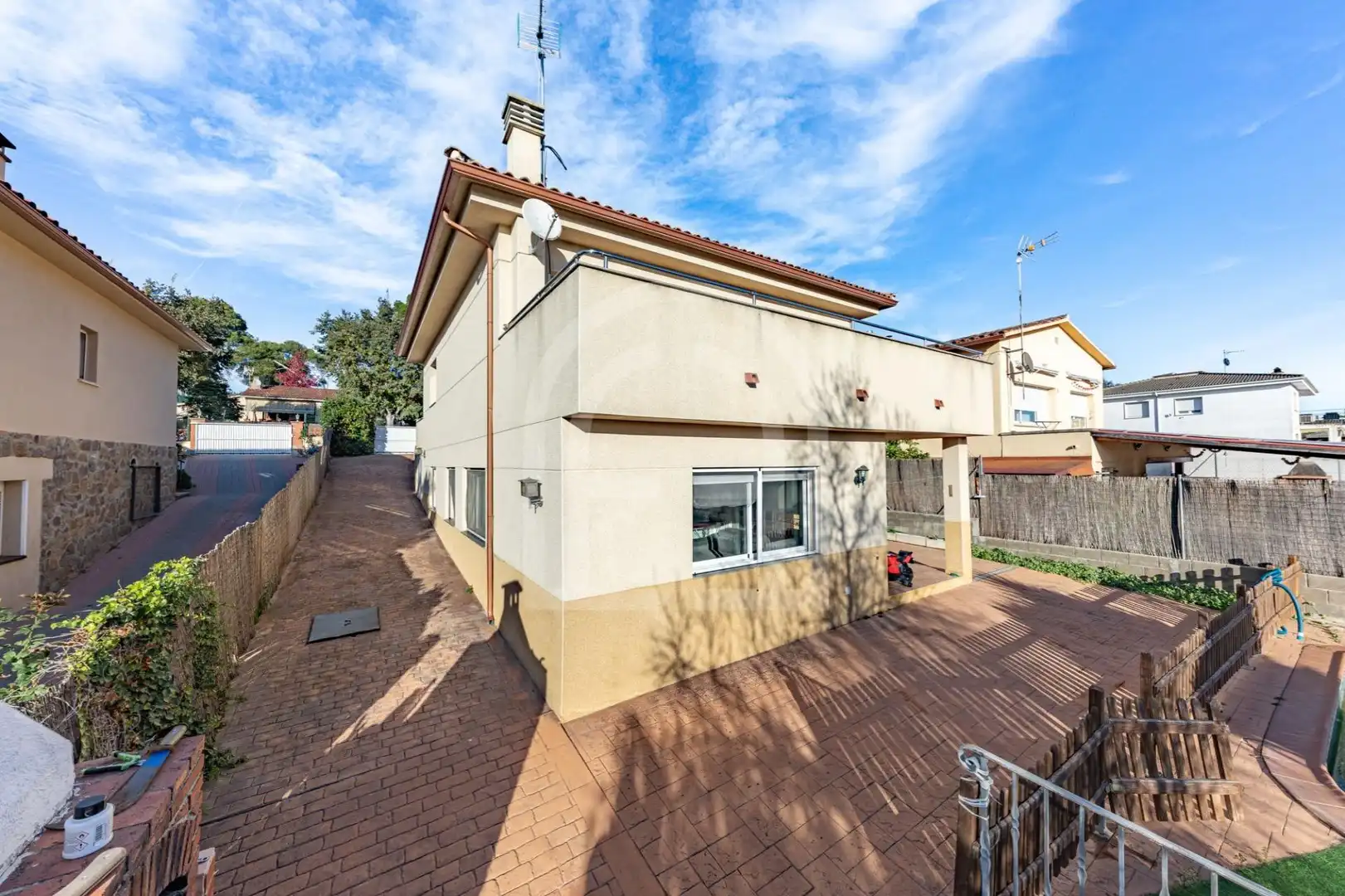 Vista exterior de Casa o chalet en venta en Lliçà d'Amunt con Jardín privado, Terraza y Piscina