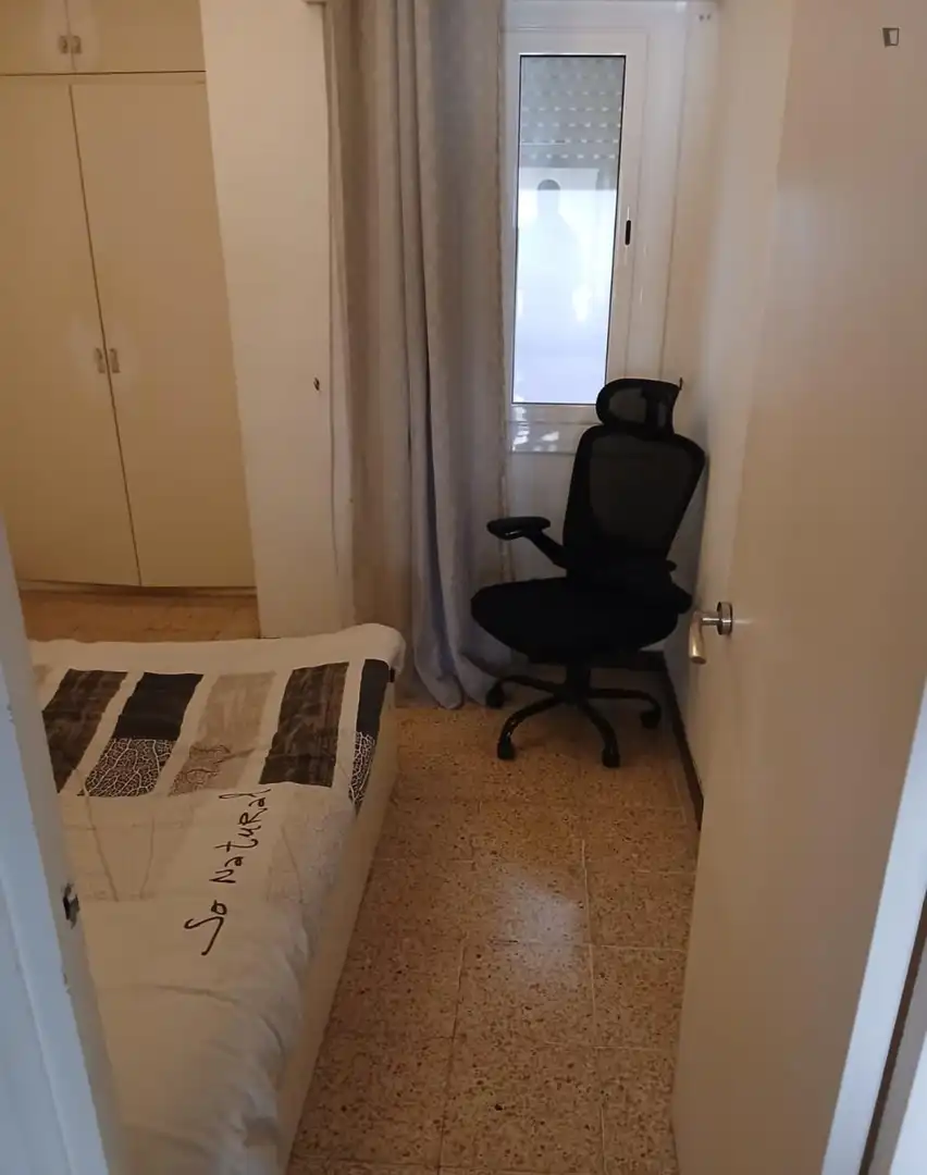 Habitación de Apartamento para compartir en L'Hospitalet de Llobregat con Calefacción, Amueblado y Horno