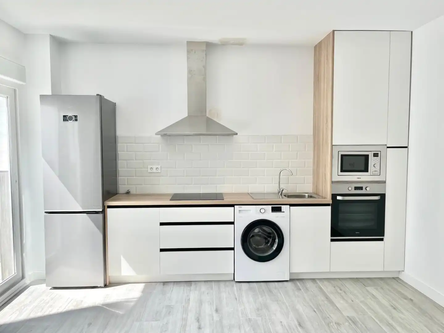 Cocina de Apartamento de alquiler en El Campello con Aire acondicionado, Calefacción y Terraza