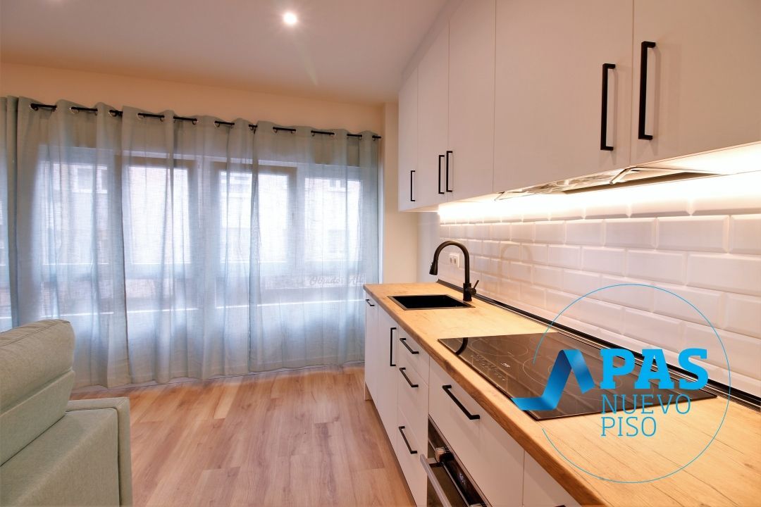 Cocina de Piso en venta en Santander con Calefacción y Amueblado