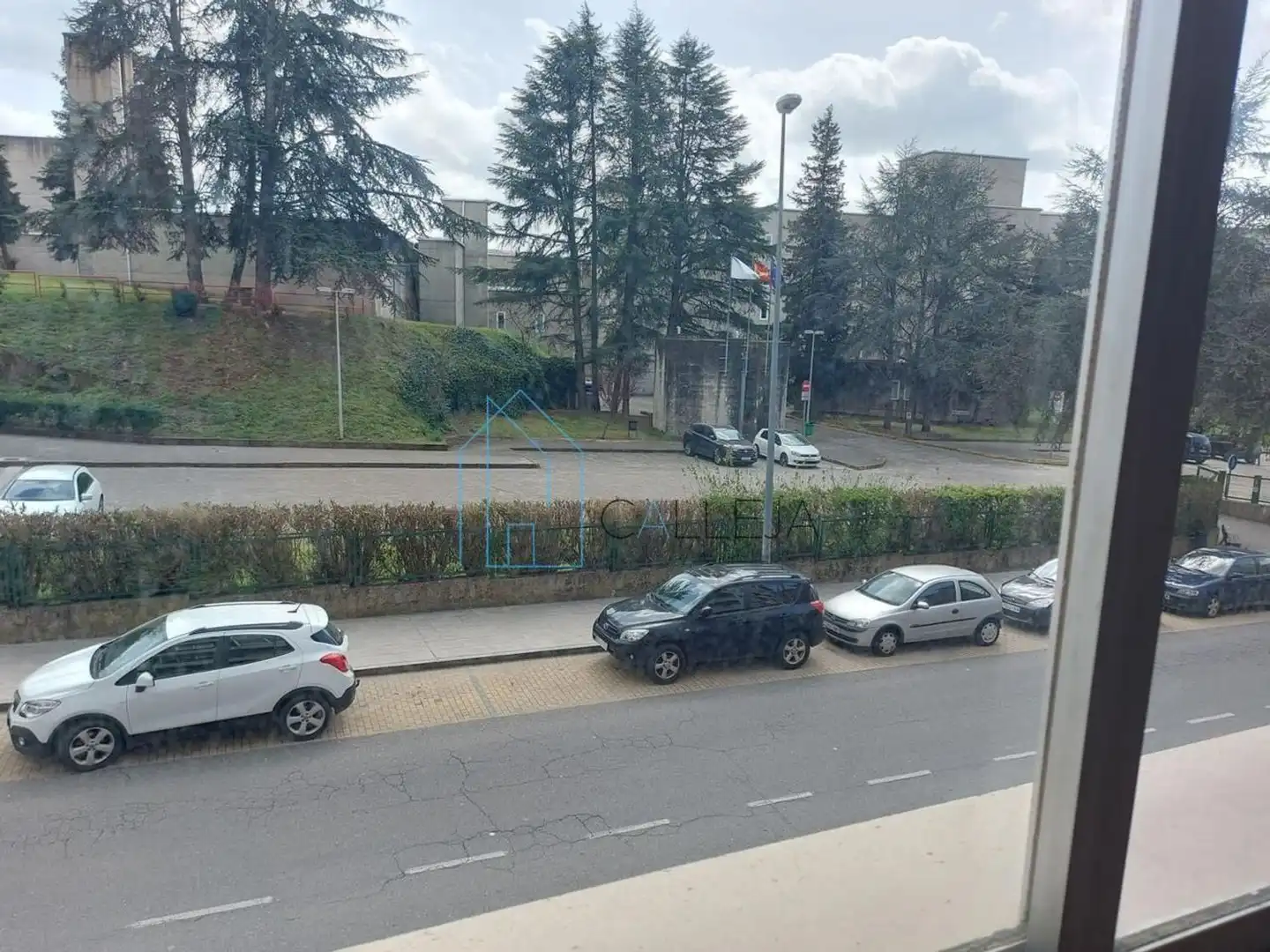 Parking de Piso en venta en Ourense Capital  con Calefacción y Trastero