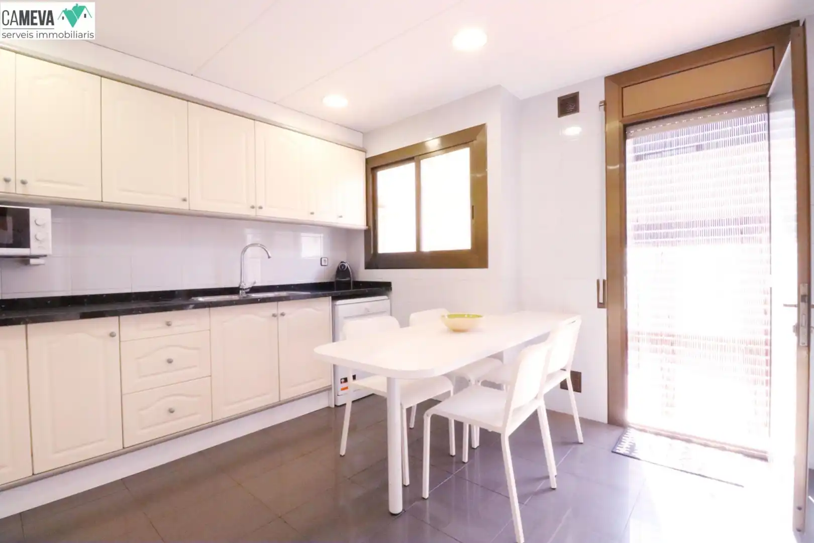Cocina de Casa adosada en venta en Barberà del Vallès con Aire acondicionado, Calefacción y Terraza