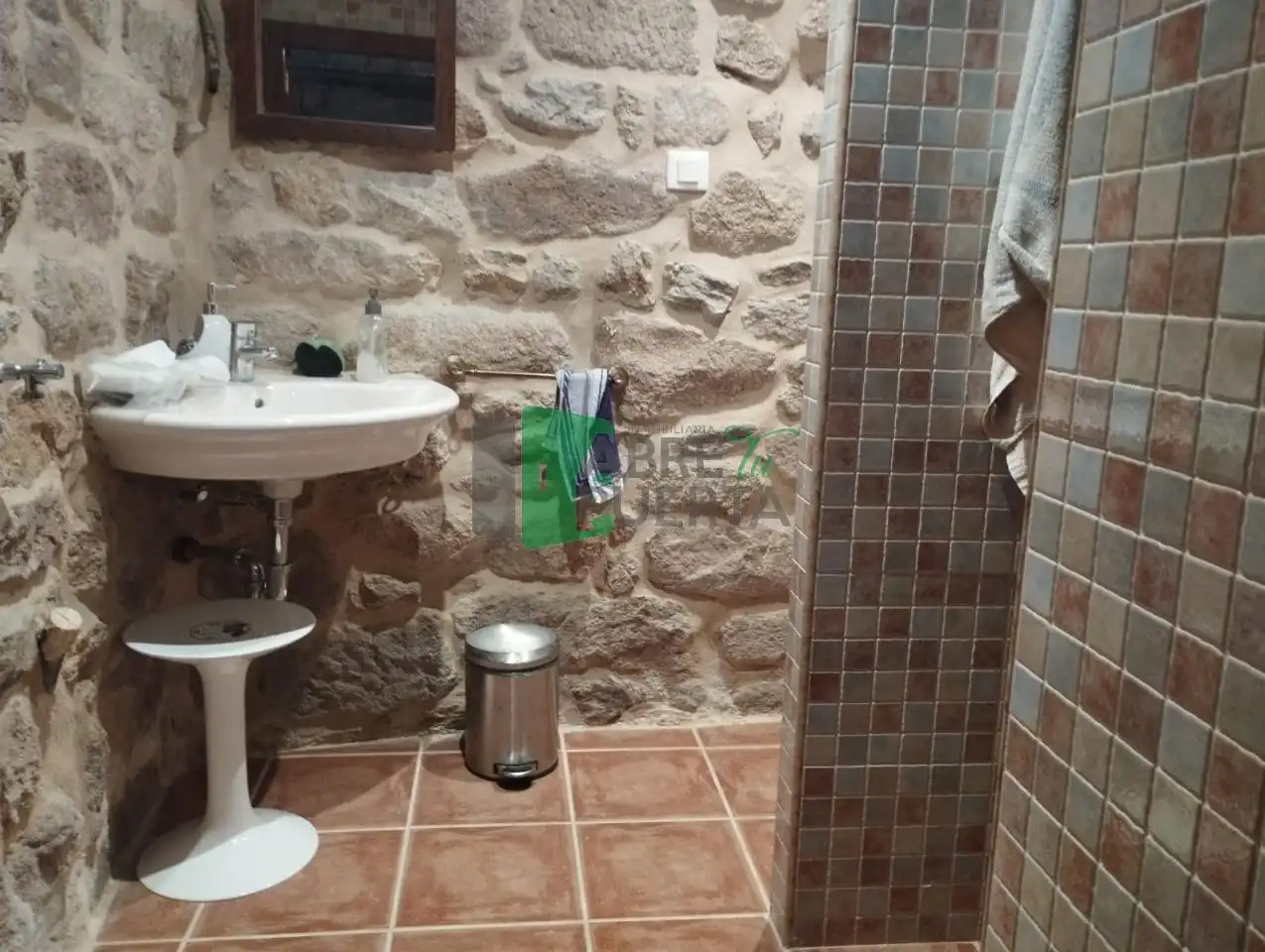 Bany de Casa o xalet en venda en Ourense Capital  amb Calefacció, Jardí privat i Moblat