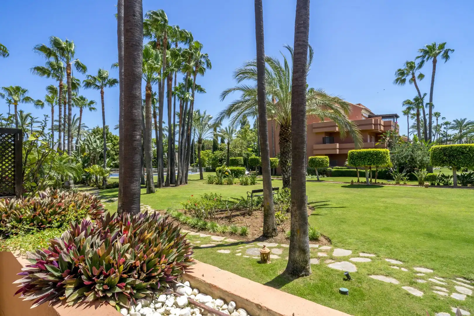 Home with pool for sale in Nueva Andalucía