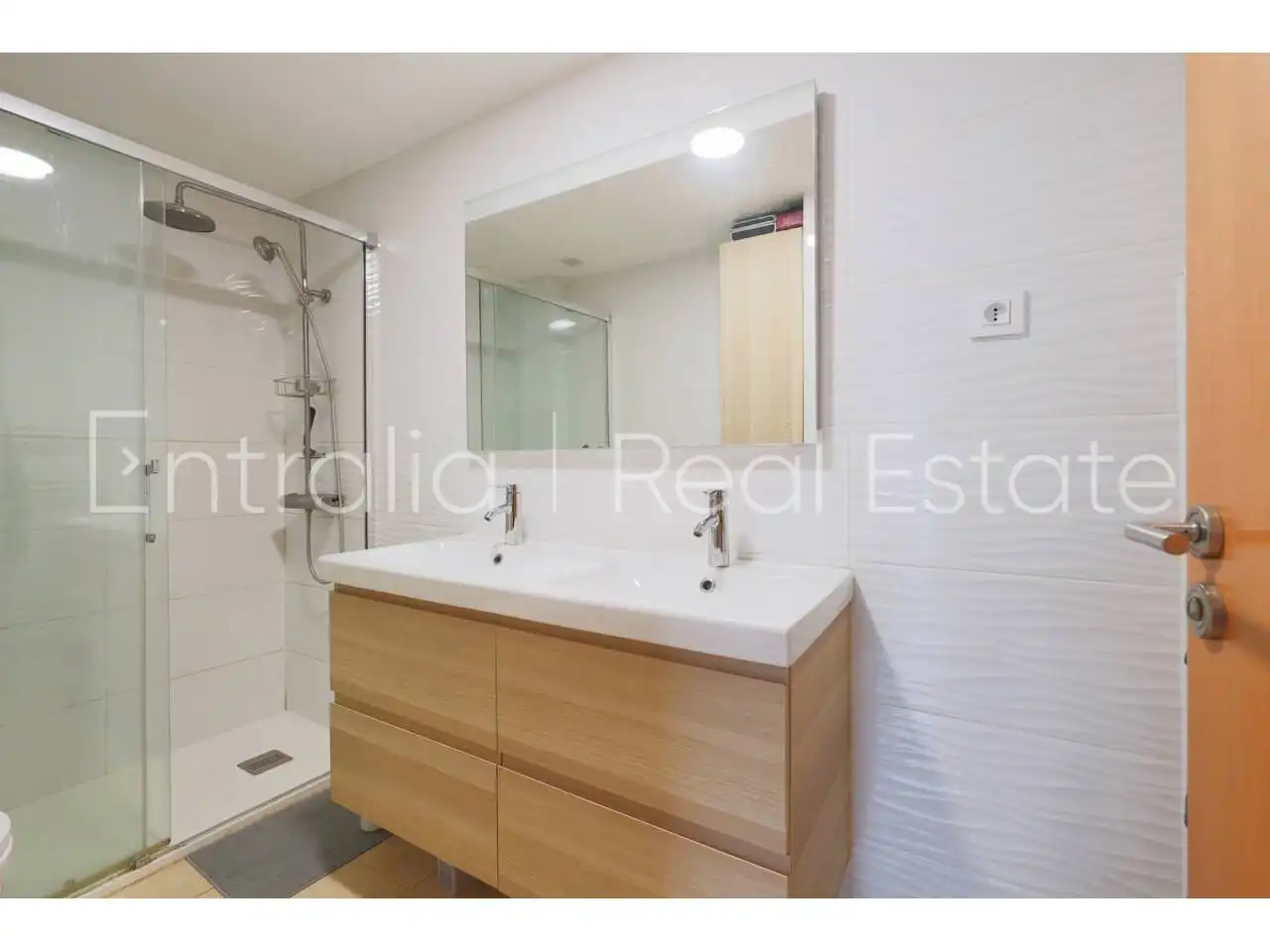 Bathroom of Flat for sale in Celrà, Girona