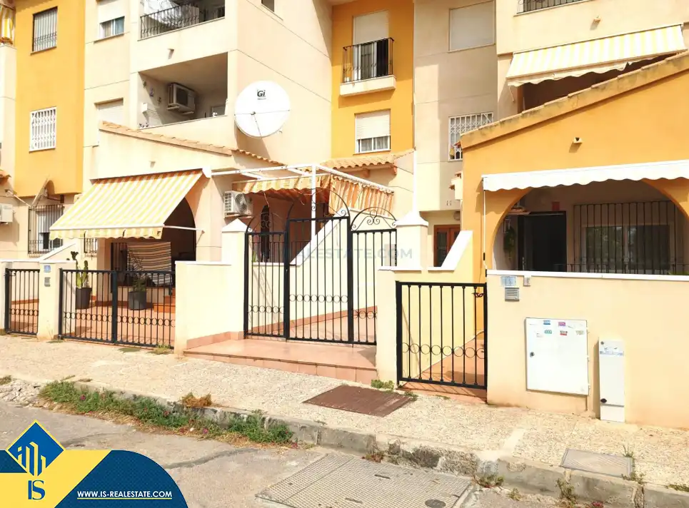 Vista exterior de Pis en venda en Orihuela amb Terrassa, Moblat i Piscina comunitària