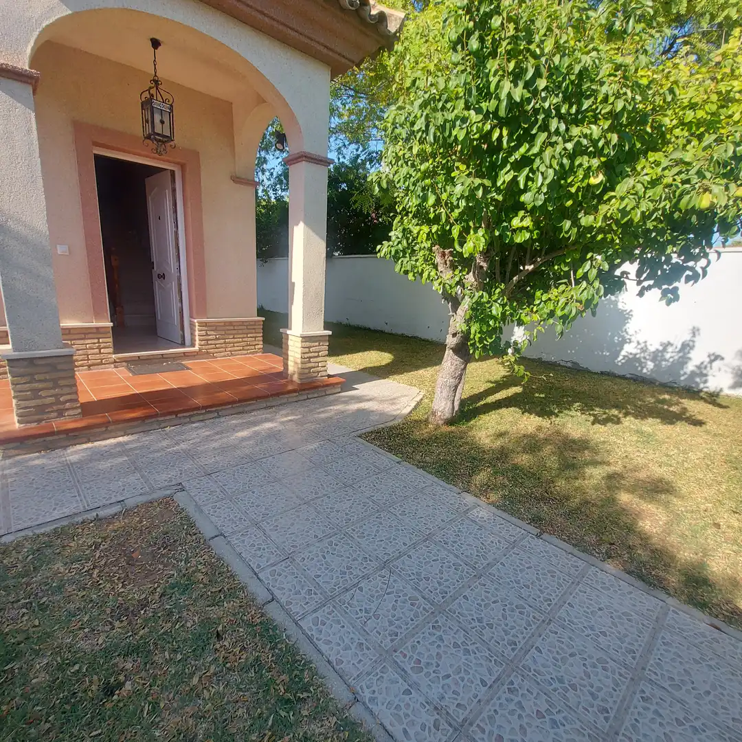 Jardí de Casa o xalet de lloguer en Chiclana de la Frontera amb Piscina, Moblat i Es permeten mascotes