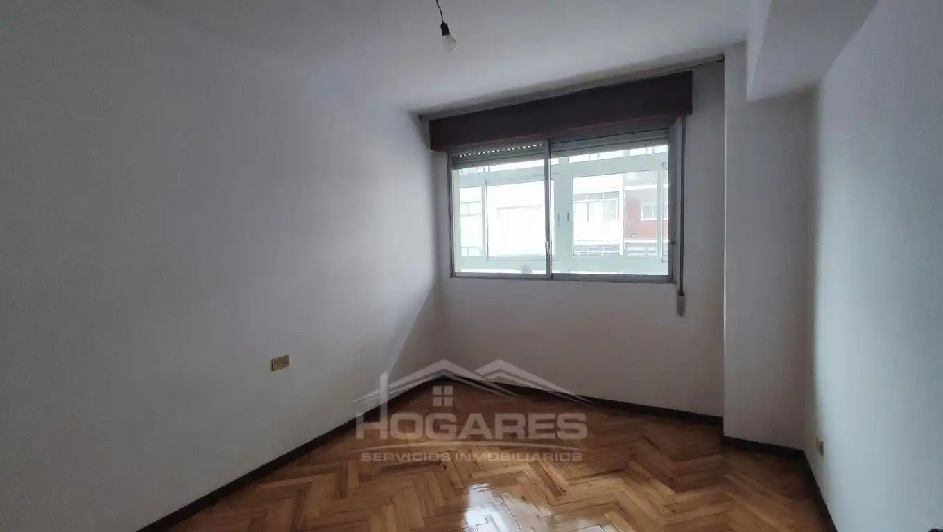 Habitación de Piso en venta en Vigo  con Parquet, Trastero y Balcón