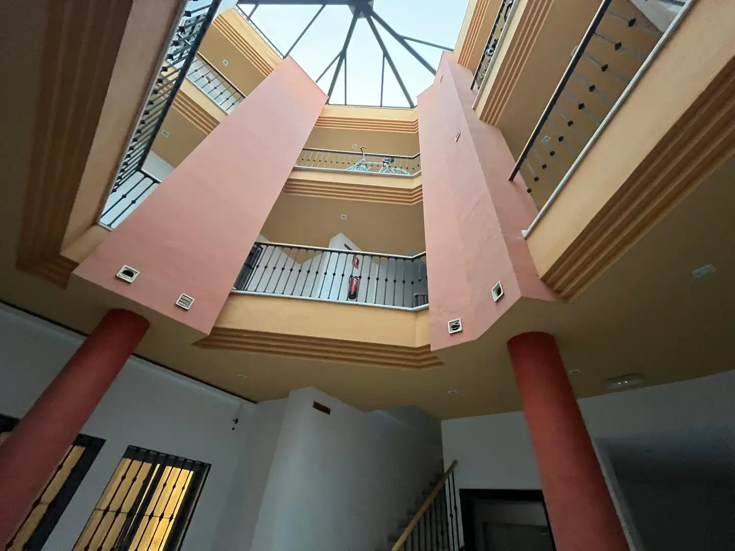 Maisonette zum Verkauf in Sevilla mit Klimaanlage, Möbliert und Balkon