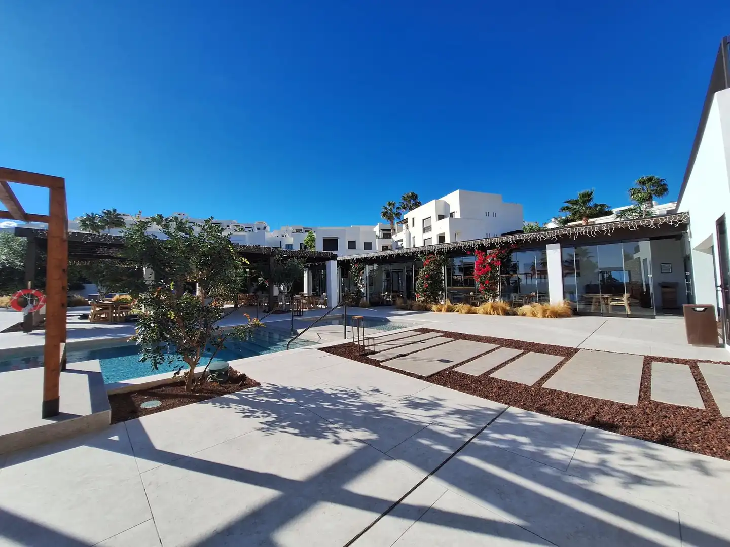 Außenansicht von Wohnung zum Verkauf in Mojácar mit Klimaanlage, Terrasse und Gemeinschaftspool