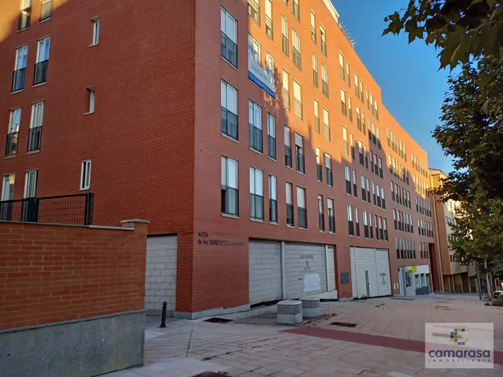 Garage for rent in Avenida De Los Derechos Humanos, 84, Universidad