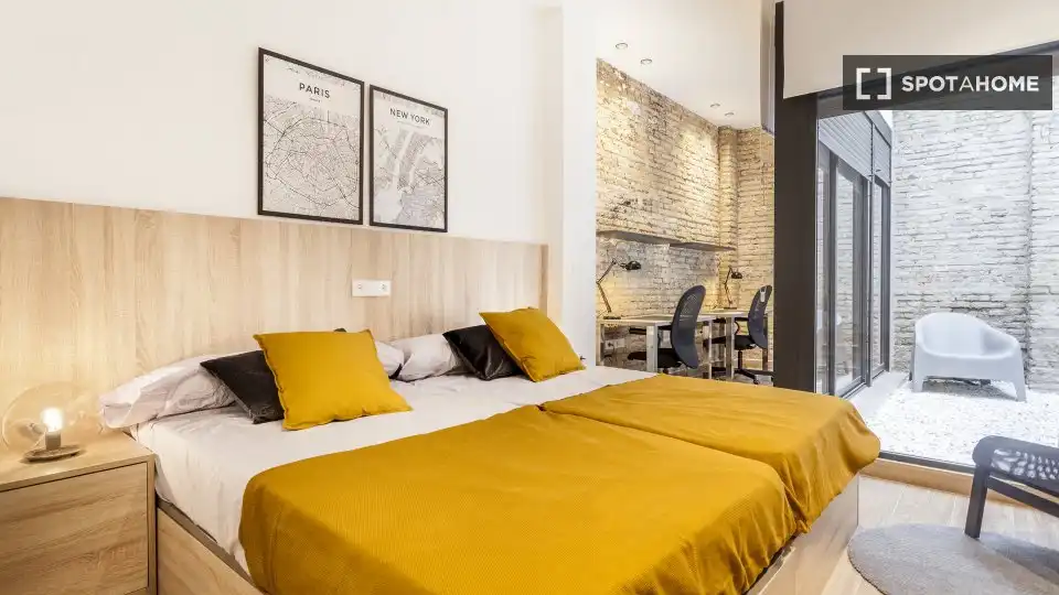 Flat with terrace to rent in Camins al Grau